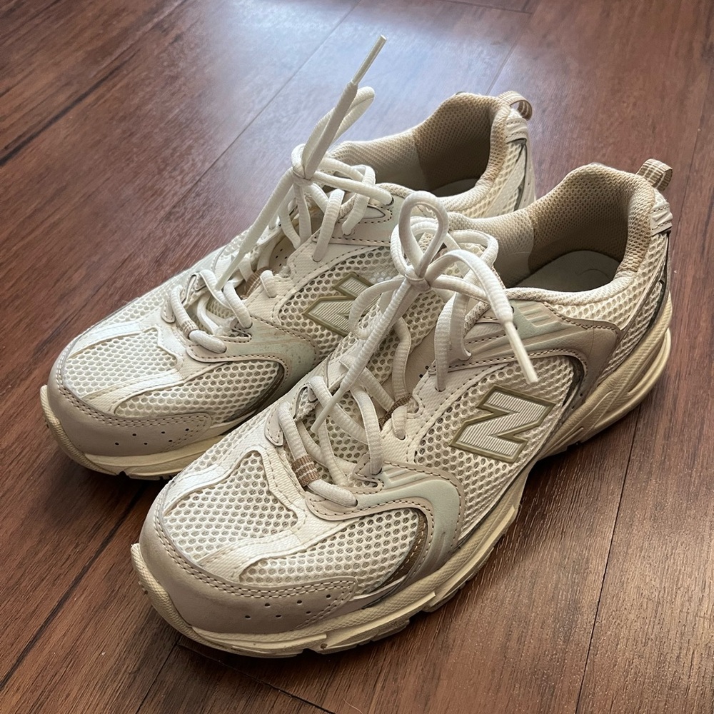 New Balance 530 Shoes in beige angora